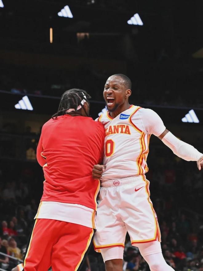 掘金大胜勇士约基奇砍25+15+8助攻 勇士波尔津吉斯