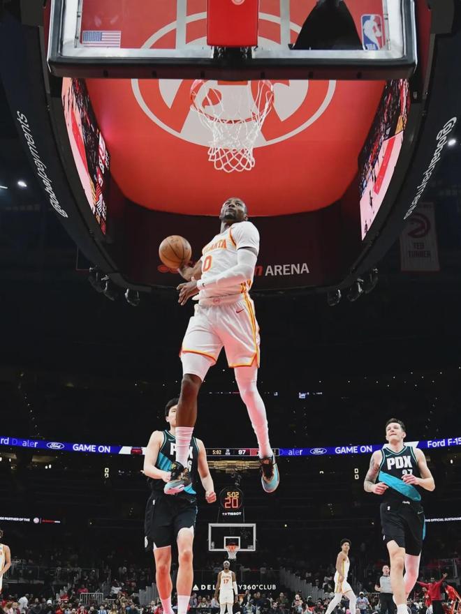 掘金大胜勇士约基奇砍25+15+8助攻 勇士波尔津吉斯