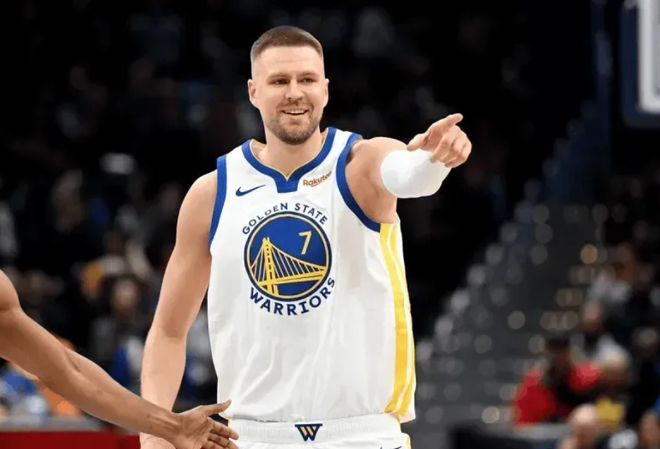 库里复出对阵杜兰特 火箭险胜勇士豪取6连胜