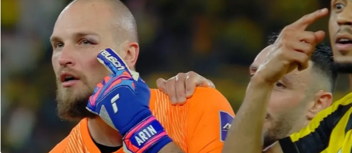 中国裁判马宁亚冠争议判罚遭禁赛 韩媒痛斥公信